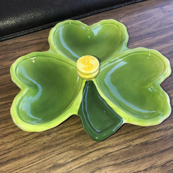 Green Clover has 3 sections and $ in center - Picture 3 of 8